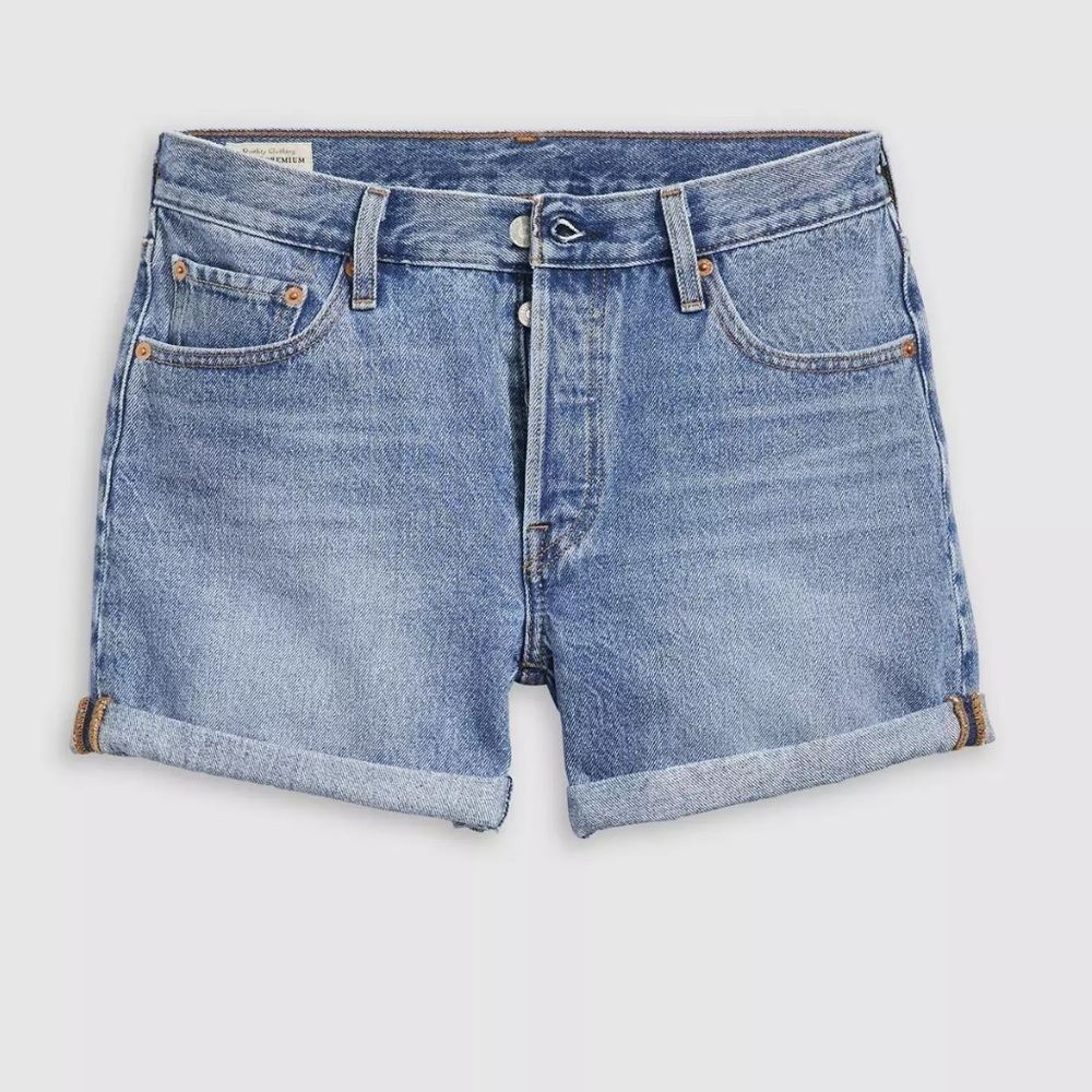 NWT Levi's Women's 501 Light Blue Denim Rolled Shorts